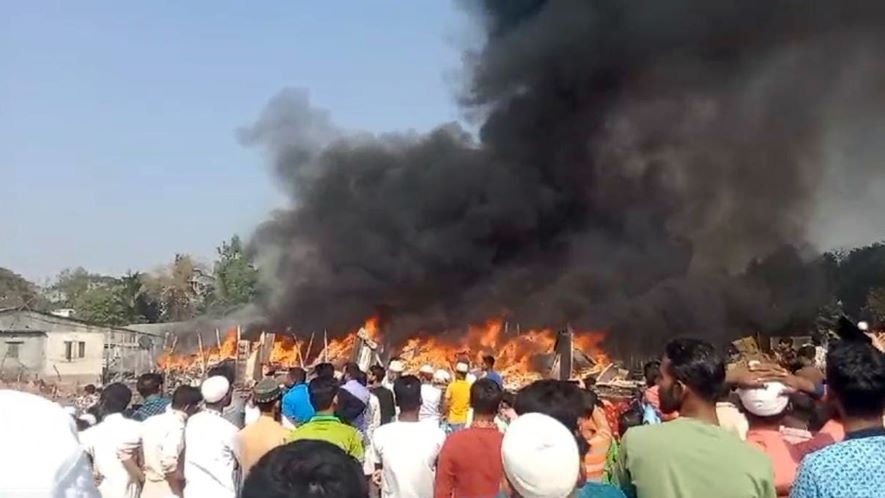 আশুলিয়ায় ঝুটের গোডাউনে আগুন, নিয়ন্ত্রণে ৪ ইউনিট